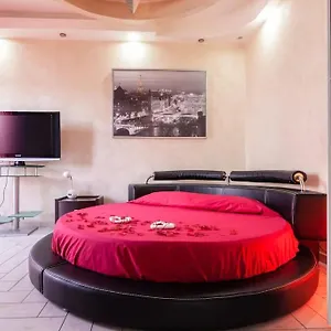 Appartamento Suitehouse - With Jacuzzi & Comfort